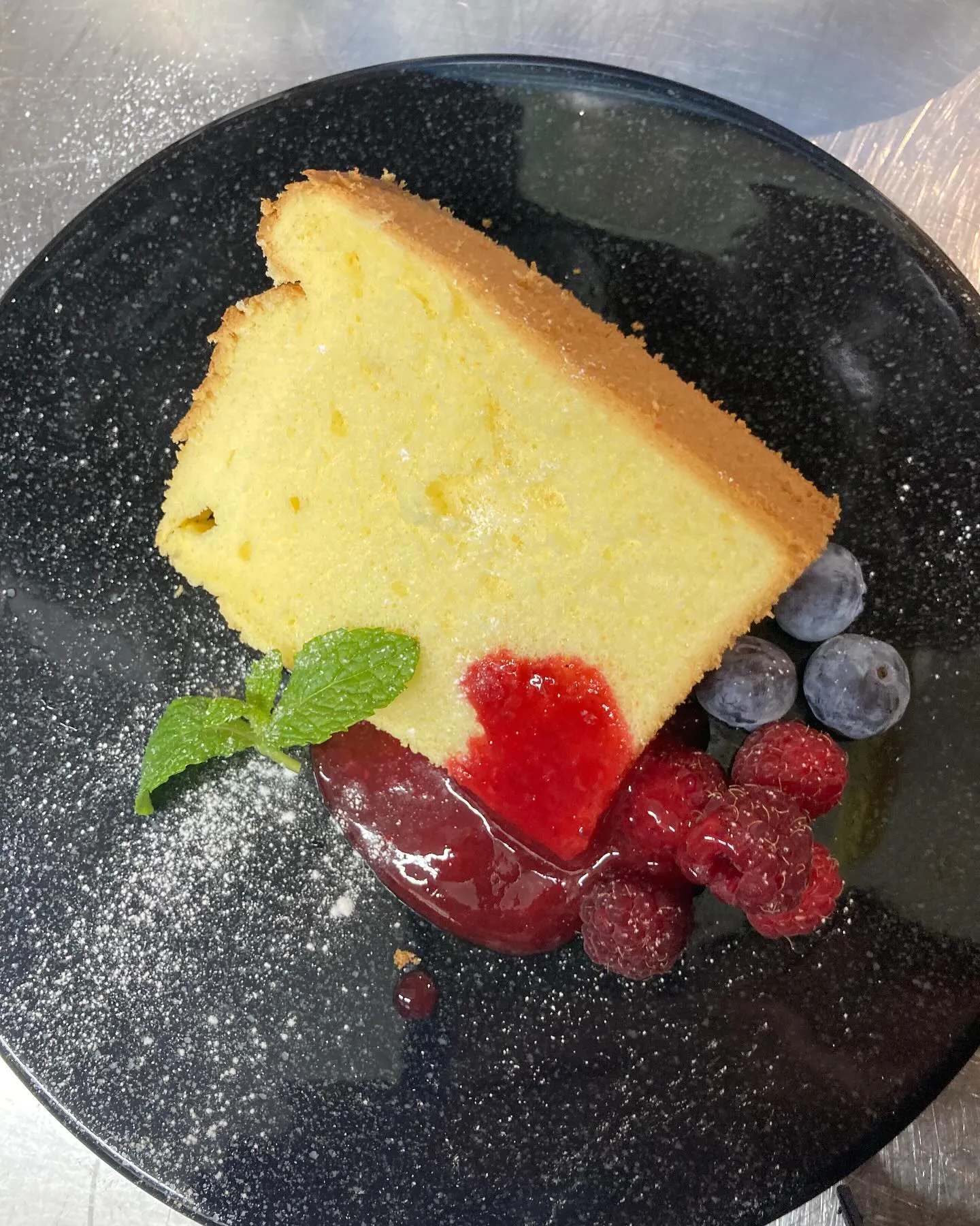 『洋食リベルタ』のシフォンケーキのご紹介です🤍