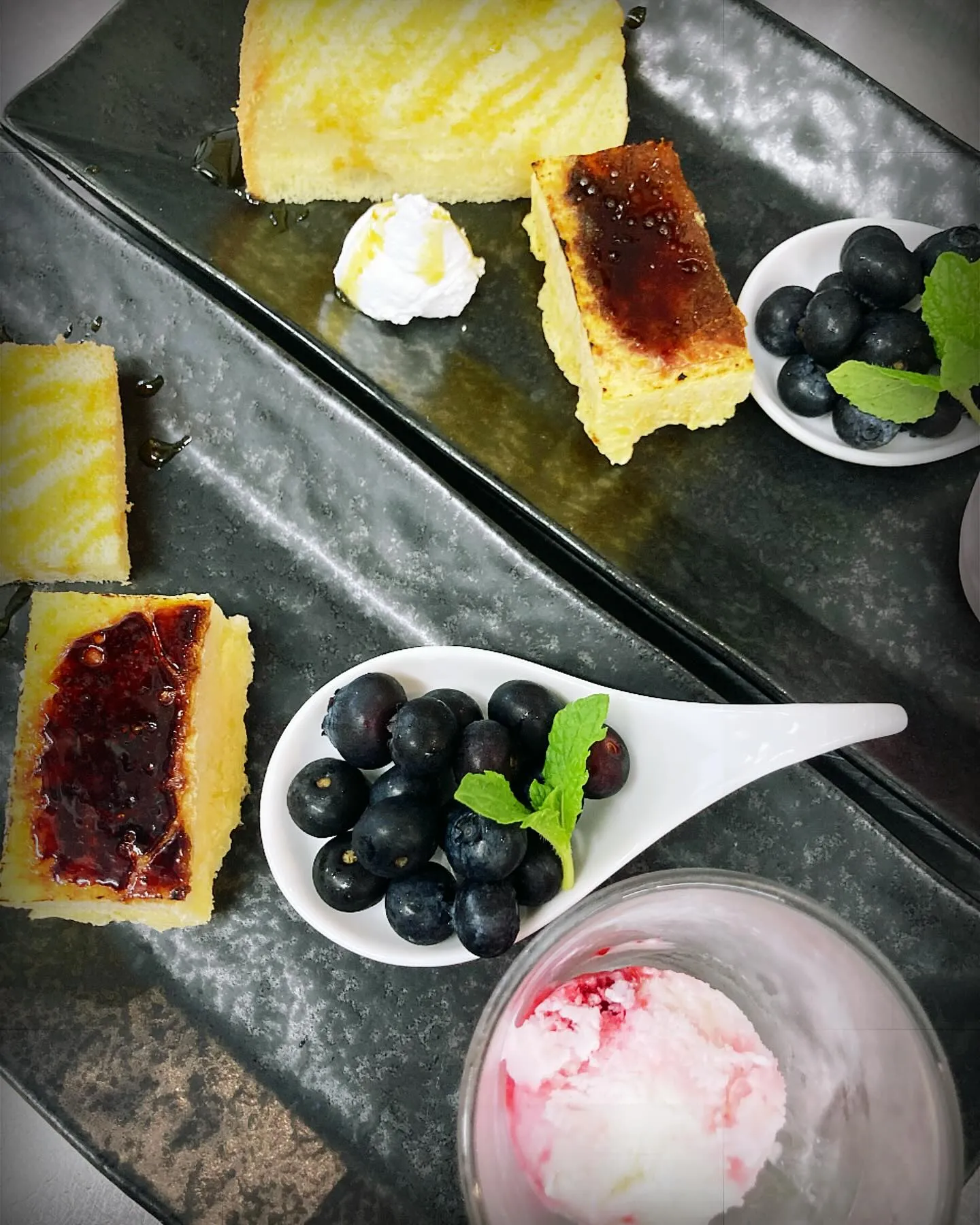 『洋食リベルタ』夏のおすすめデザートメニューのご紹介です💐🍨...