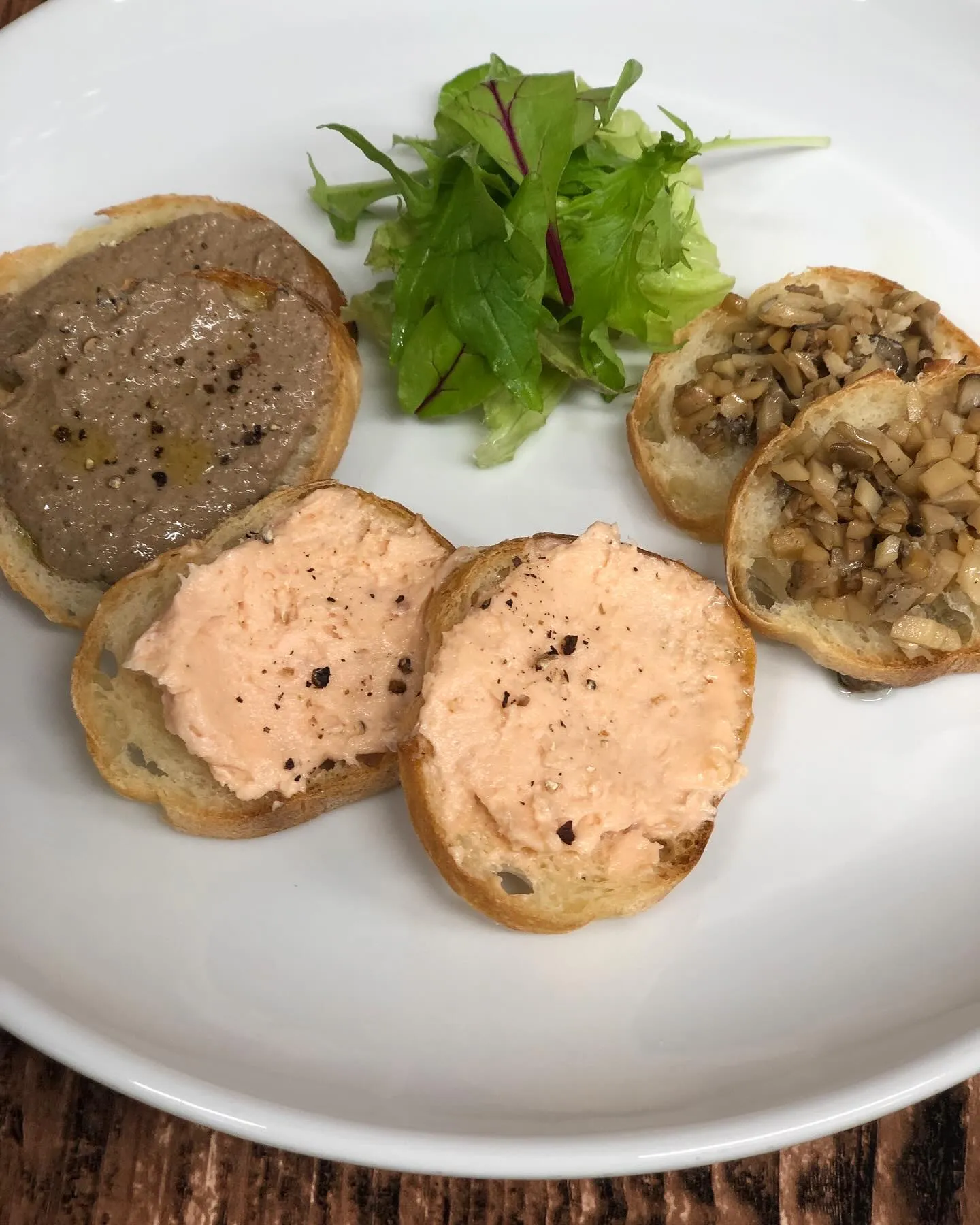 『洋食リベルタ』新メニューのご紹介です🐓🐟🥖💓