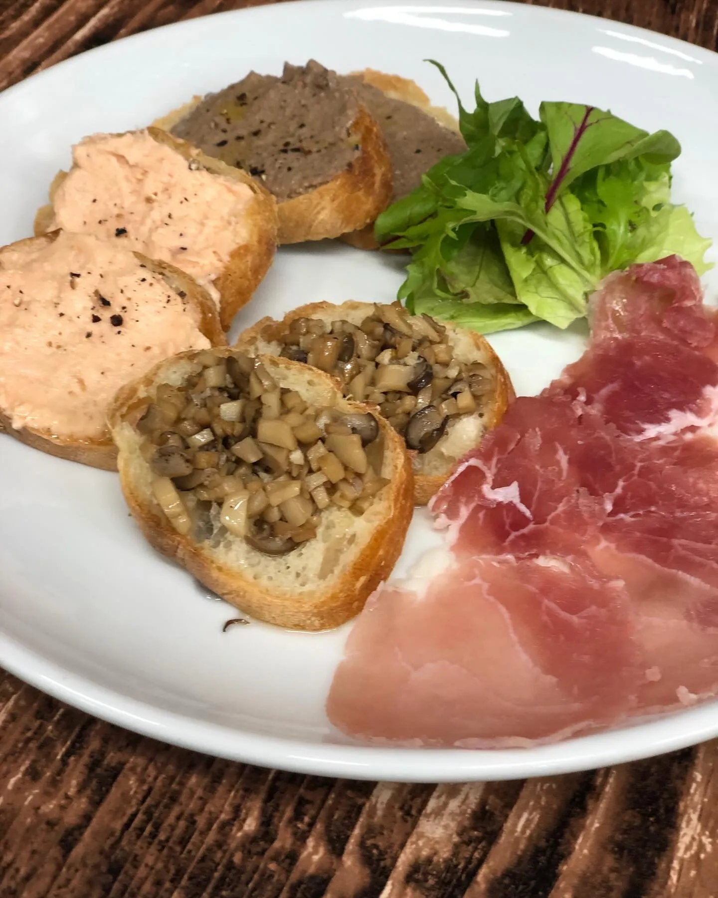 『洋食リベルタ』新メニューのご紹介です🐓🐟🥖💓