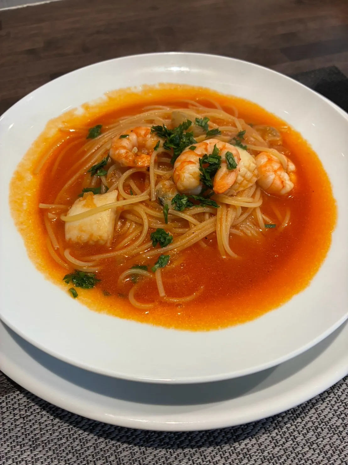 新鮮な海の幸と、風味豊かなトマトスープを使ったパスタが登場で...