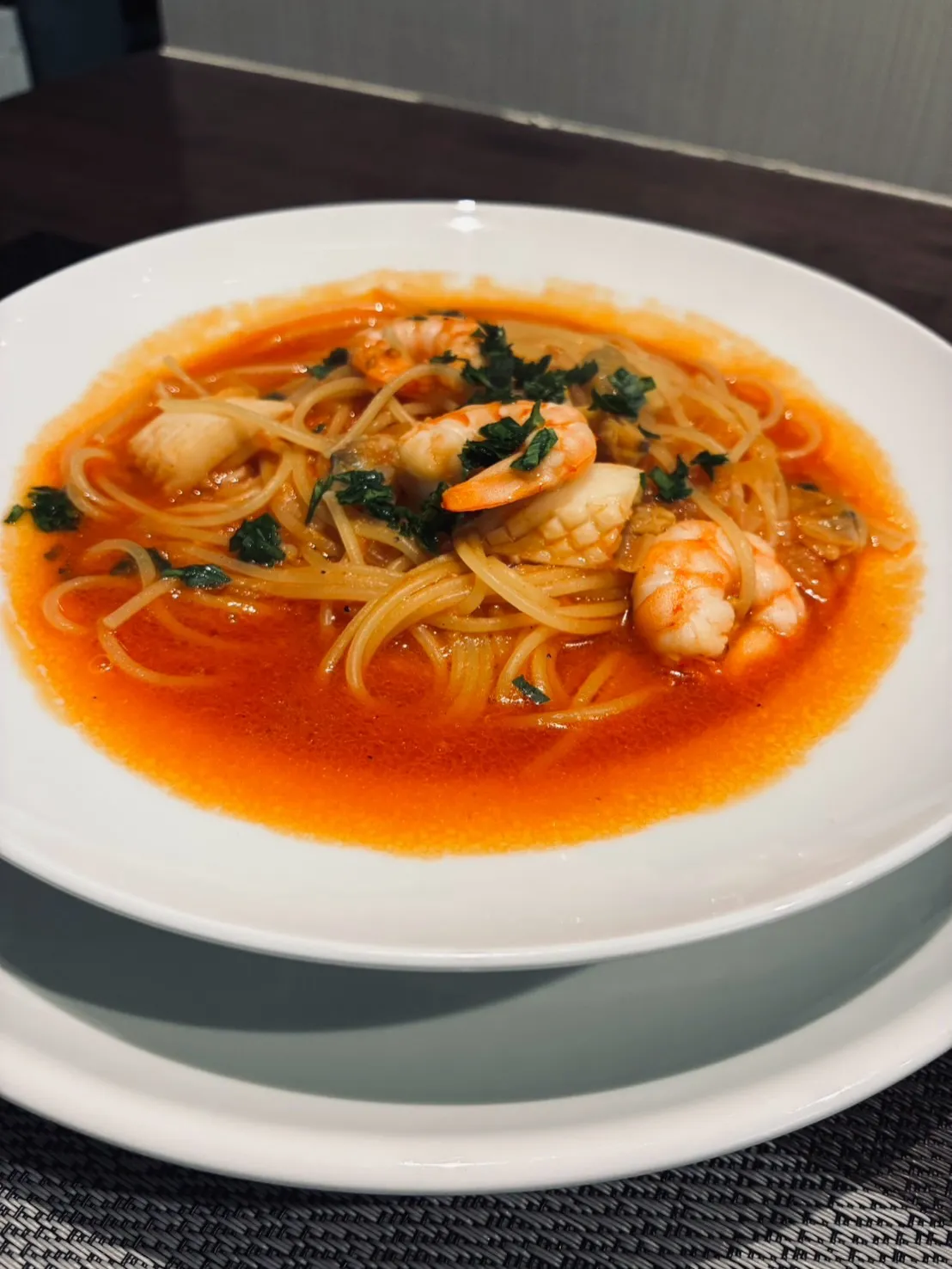 新鮮な海の幸と、風味豊かなトマトスープを使ったパスタが登場で...